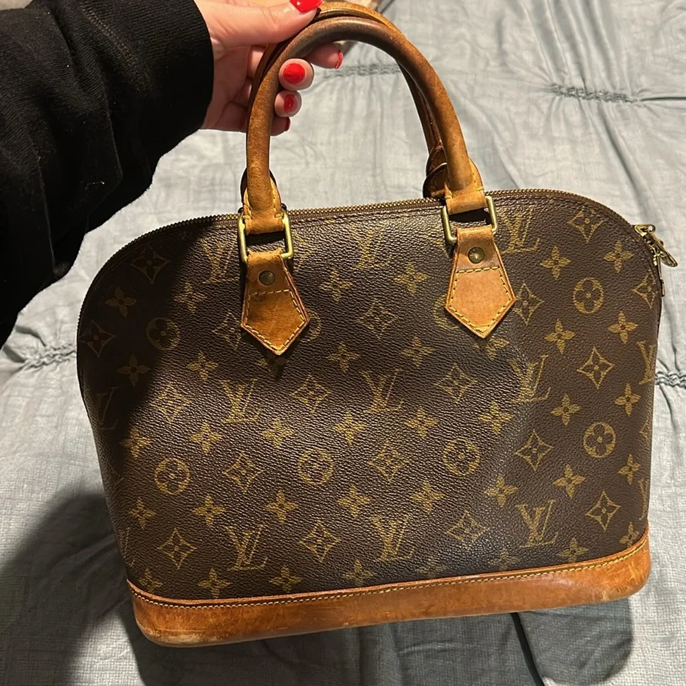 Vintage Louis Vuitton Alma handbag 👜 - Picture 2 of 5